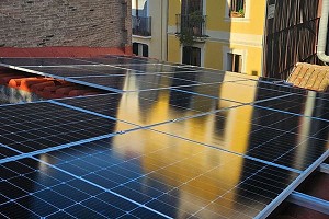Incorporem plaques solars a la seu de Barcelona